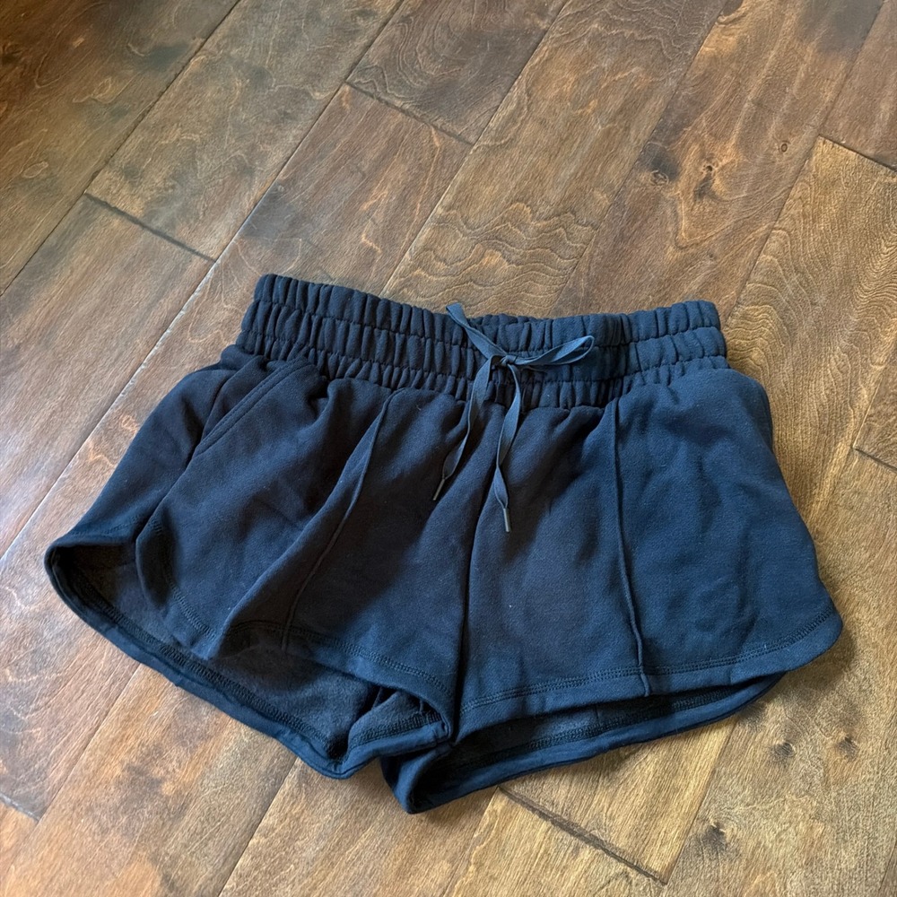 Blogilates Marshmallow Dolphin Short Black Fleece Pintuck Smocked Waistband S
